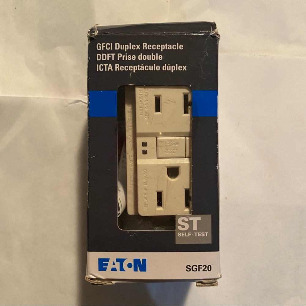 Eaton GFCI Duplex Receptacle Self Test SGF20 Shade White